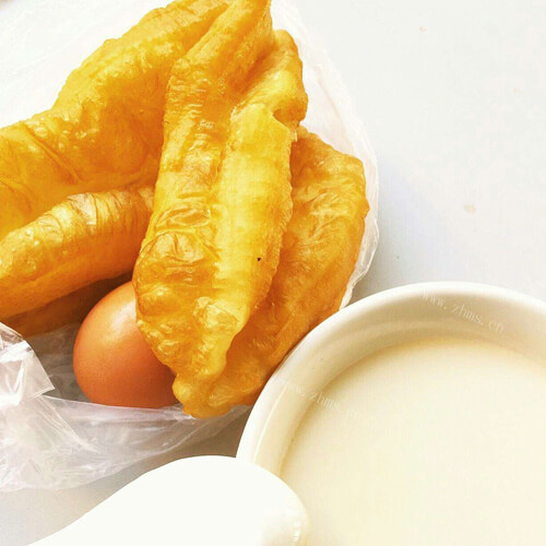 早餐美食豆浆油条