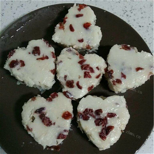 美味甜品蔓越莓椰奶糕