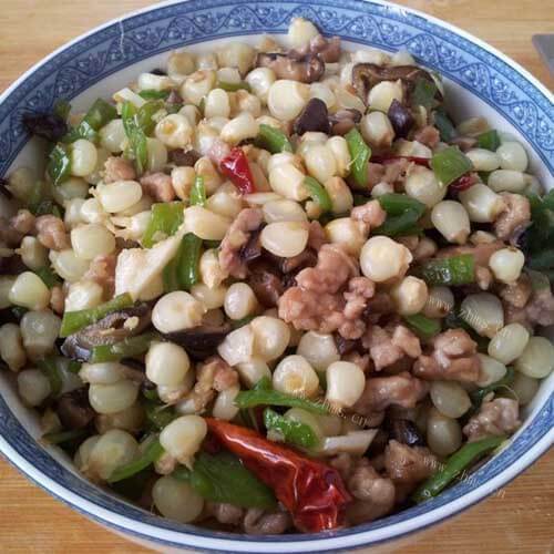 美味可口的肉丁烩玉米粒