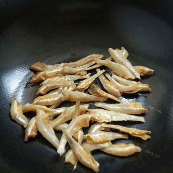 家常菜香辣小鱼干做法图解2)