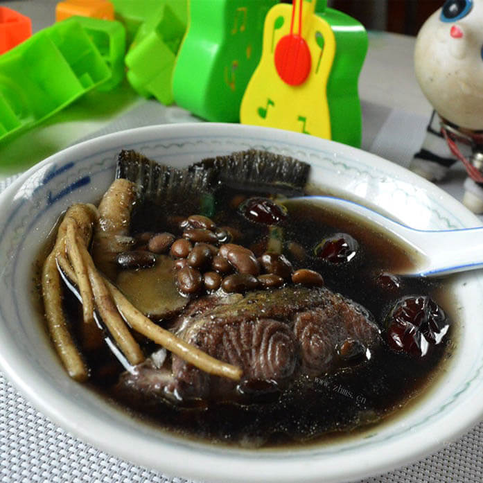 补血的鱼尾黑豆汤