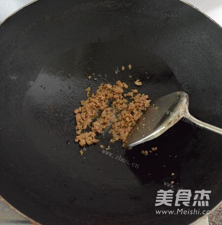 香喷喷的肉末豆角面做法图解3)