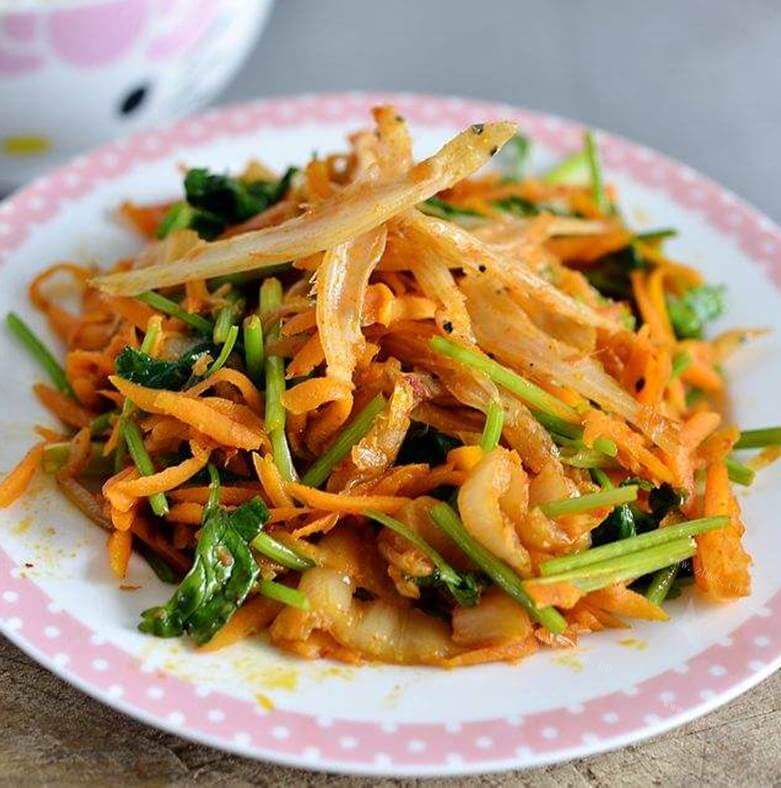 美味泡菜炒银鱼
