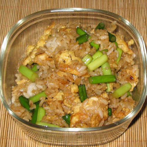 家常蒜苗鸡蛋炒饭