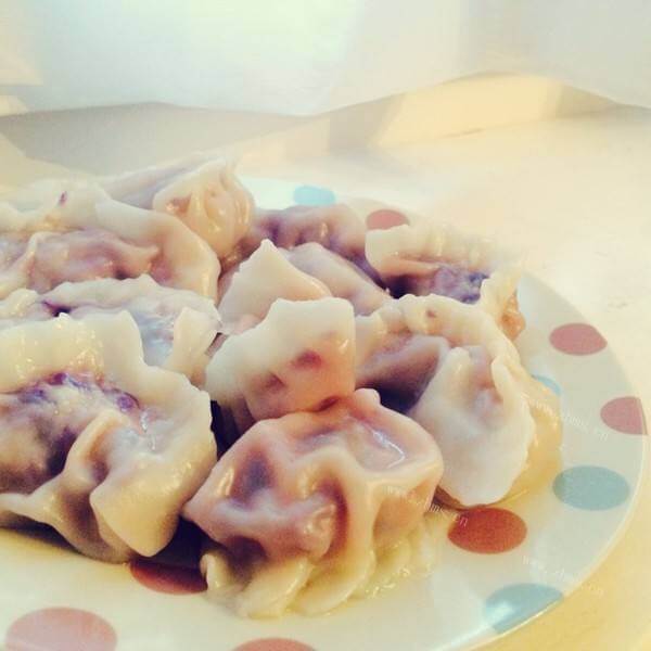 传统美食白菜紫甘蓝猪肉饺子