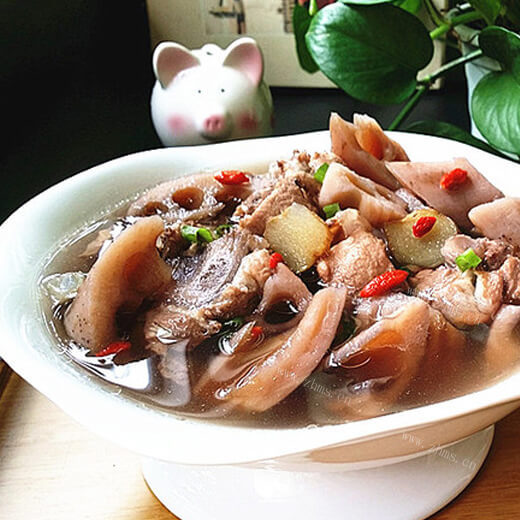 清热猪尾骨炖莲藕
