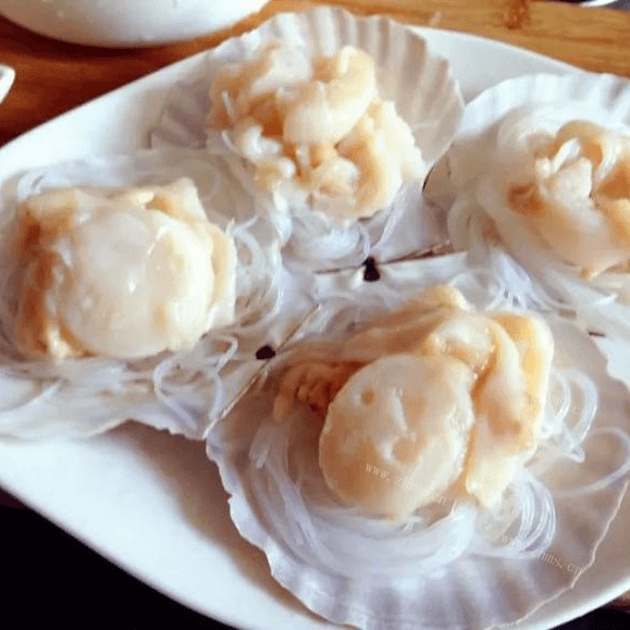 美味的蒜蓉粉丝蒸扇贝做法图解9)