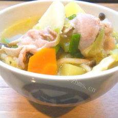 健康平菇肉片蔬菜汤