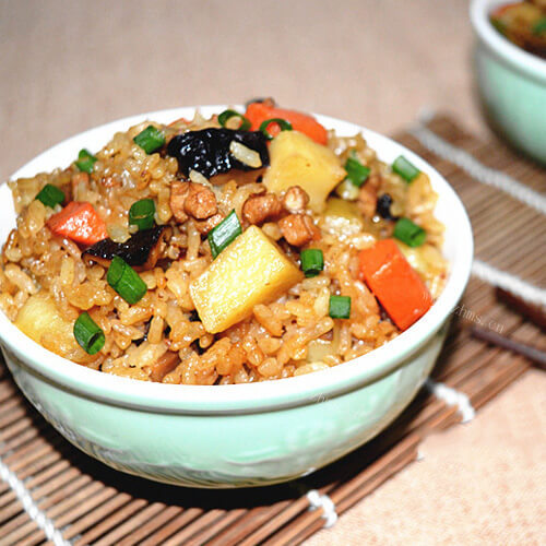 美味香菇腊肉土豆焖饭