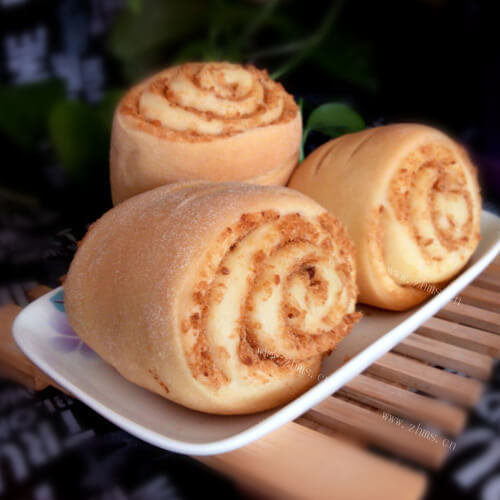 柔软合口的牛奶面包卷