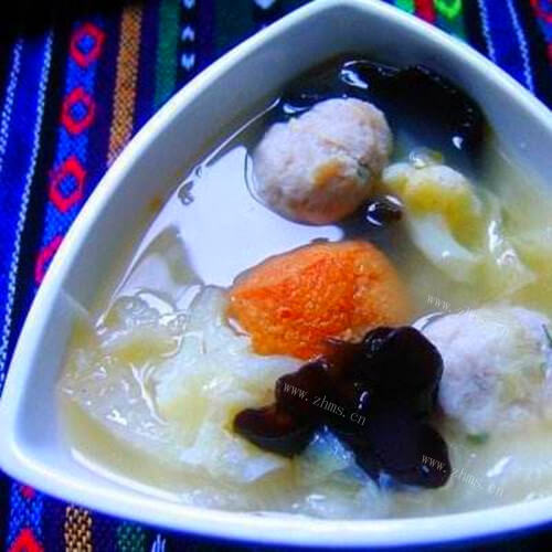 营养的油豆腐白菜肉骨汤