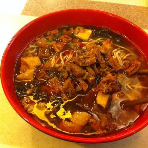 好吃的卤牛肉酱拌面