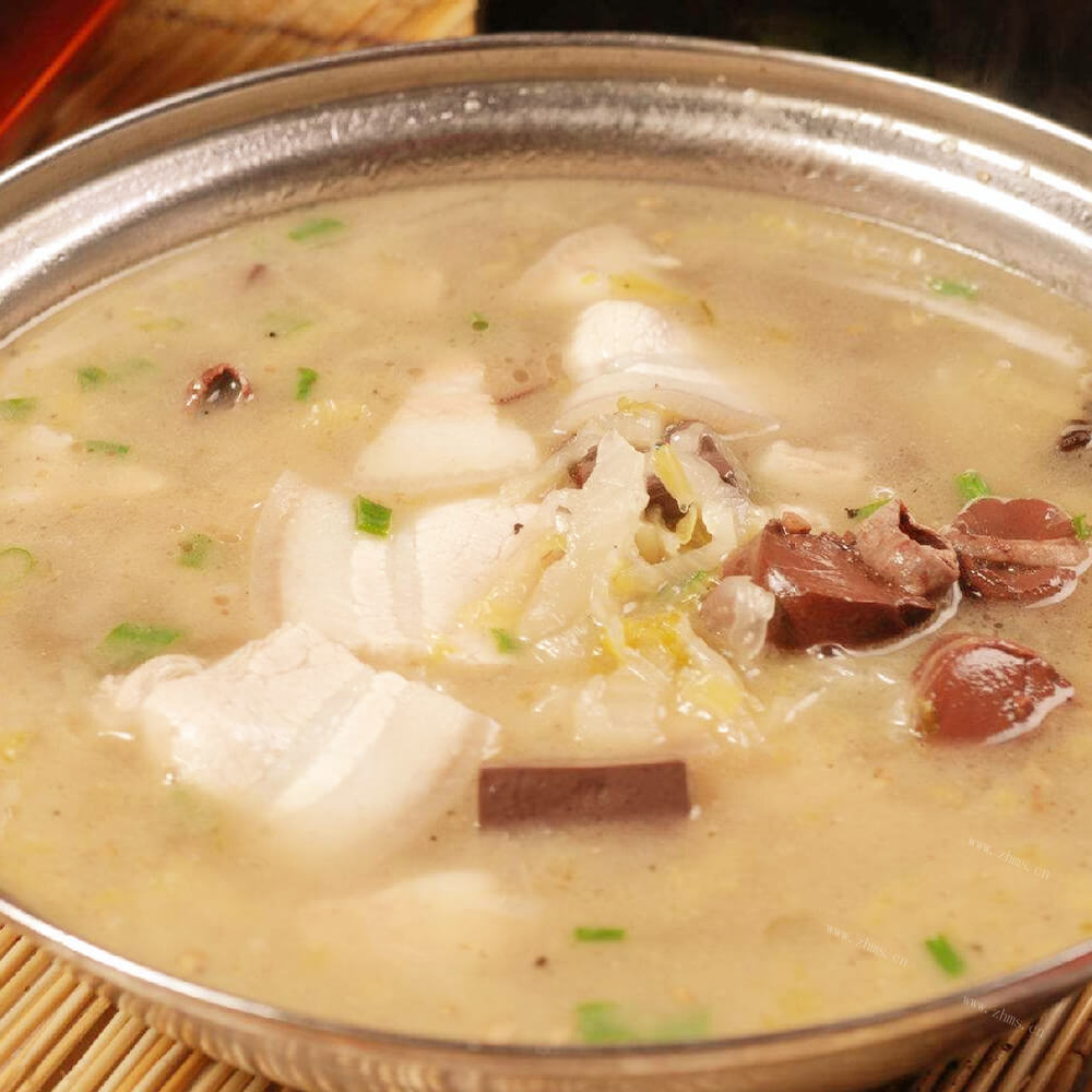 浓香的牛肉汤底火锅