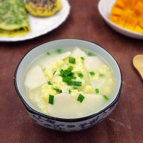 美味的蛋汤煮甜笋