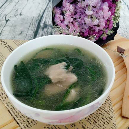 营养的嫩肉菠菜汤