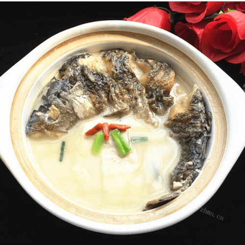 滋补圣品白胡椒豆腐鲫鱼汤