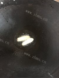 香脆的黄瓜干炒鸡胗做法图解2)