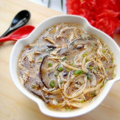 香浓的鸡丝香菇浓汤