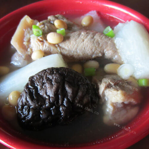 好吃的油豆腐白菜肉骨汤