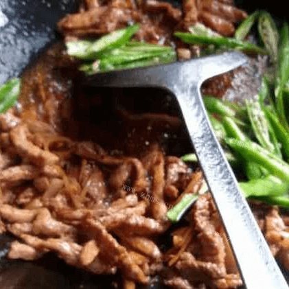家常菜四季豆炒肉丝做法图解8)