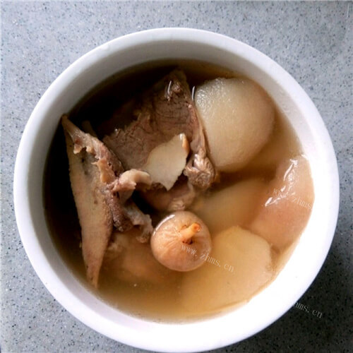 好喝的雪梨无花果汤