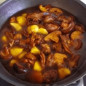 清新香菇鸡肉炖土豆