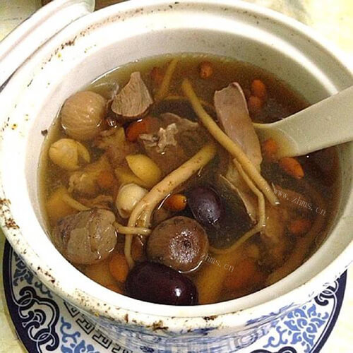 美味又营养的枸杞蒸猪心