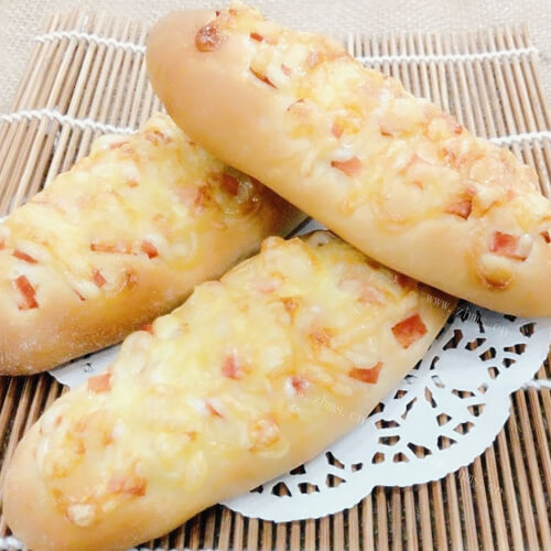 香甜的椰蓉扭扭面包条