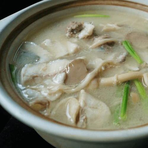新鲜茶树菇鱼骨汤