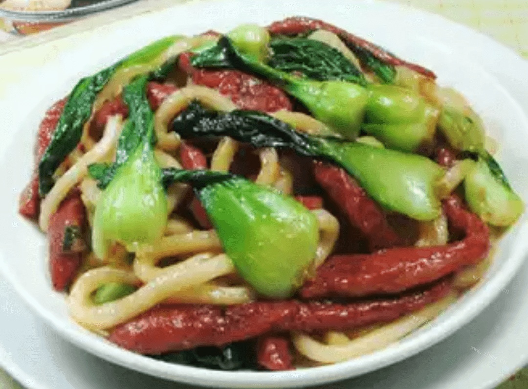 美味的青菜牛柳炒乌冬面做法图解9)