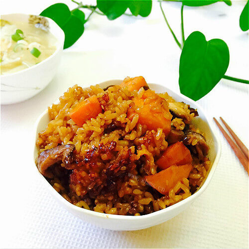 美味的南瓜腊肠锅巴饭