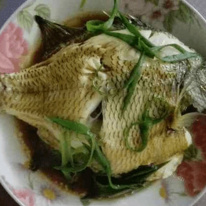 简单的清蒸太阳鱼做法图解4)