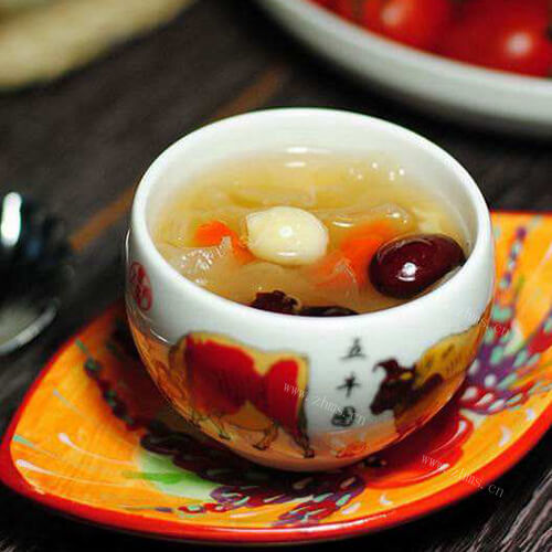 好喝的红枣银耳莲子羹