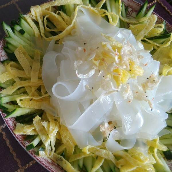 凉拌黄瓜拌绿豆凉皮
