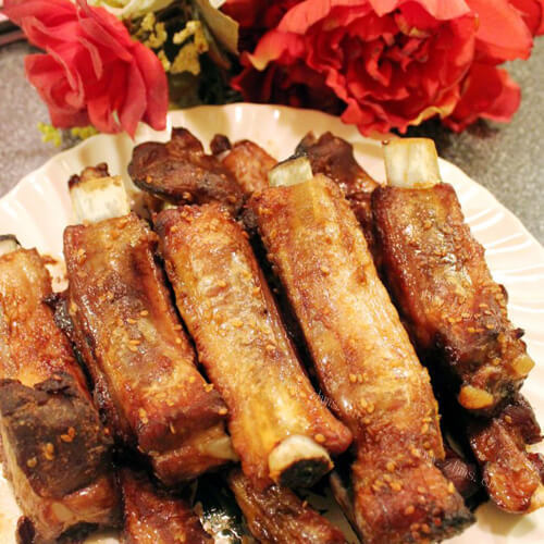 妈妈用烤箱烤排骨