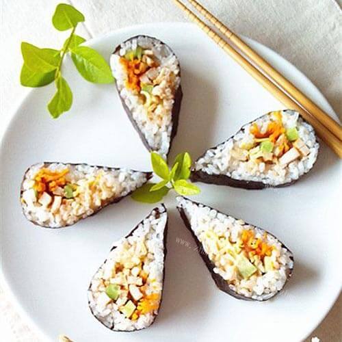 日本风味的千岛鸡肉寿司