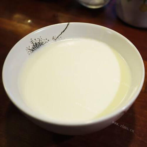 香甜的鲜香姜撞奶