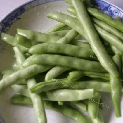 家常菜四季豆炒肉丝做法图解1)