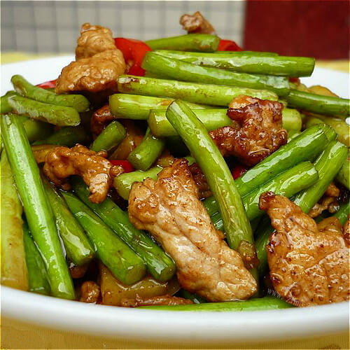 美味的青蒜炒肉