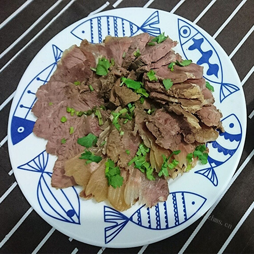 好吃的五香卤牛腱子