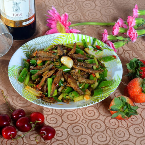 美味青辣椒炒干鱼仔