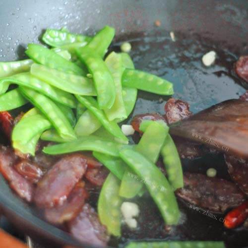 荷兰豆炒腊肠做法图解4)