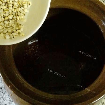 养颜的红豆薏仁汤做法图解4)