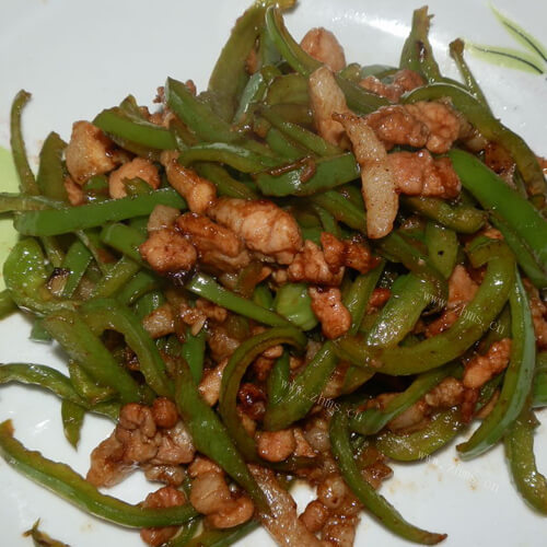 家常青椒炒肉丝