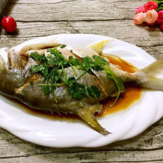 传统粤菜之清蒸金鲳鱼