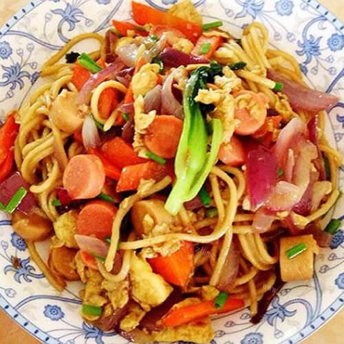 好吃的鸡蛋火腿肠炒面
