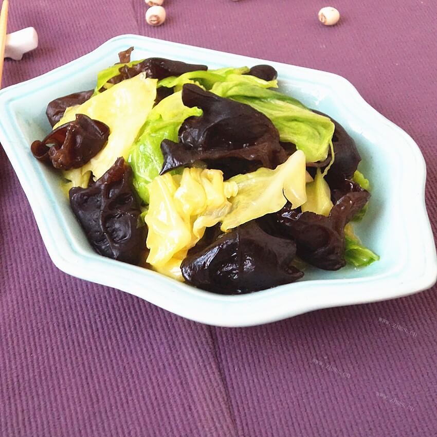 好吃的腐竹白菜炒木耳