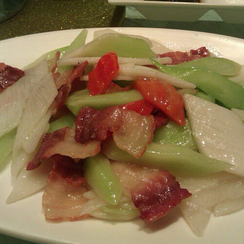 素菜培根拌时蔬