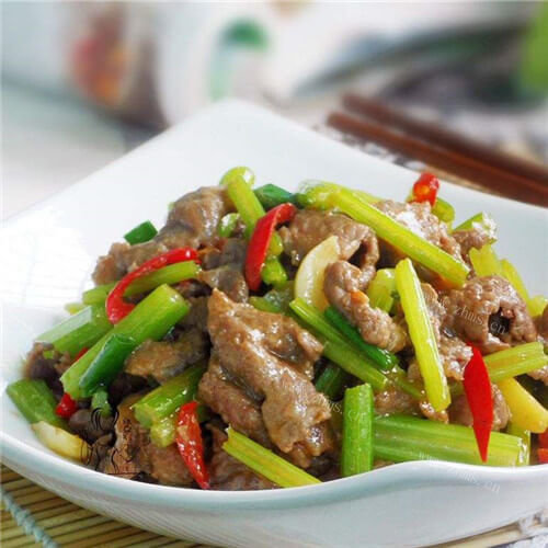 可口的芹菜炒牛肉