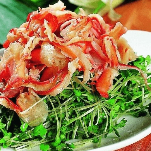 传统的萝卜苗香干炒肉
